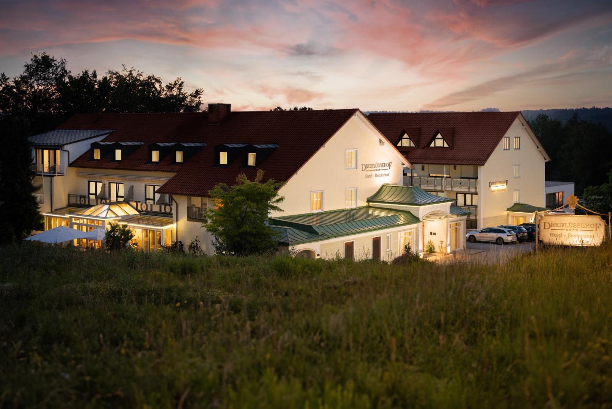 Hotel Dreifluessehof Passavia Esterno foto